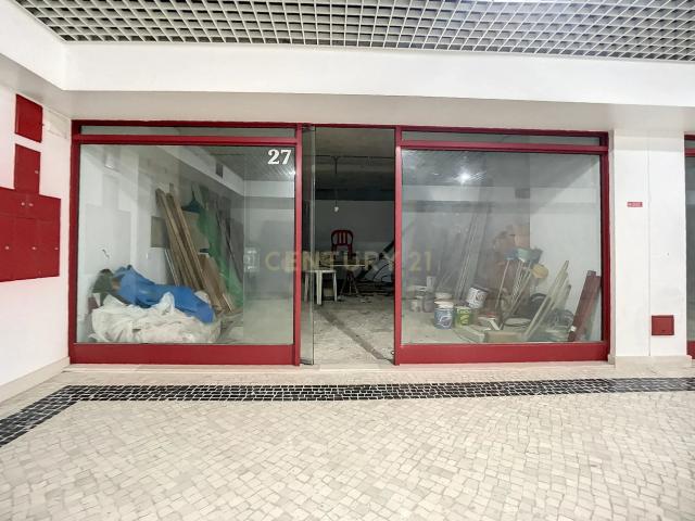 Loja no Edifício Varandas em Nazaré frente mar