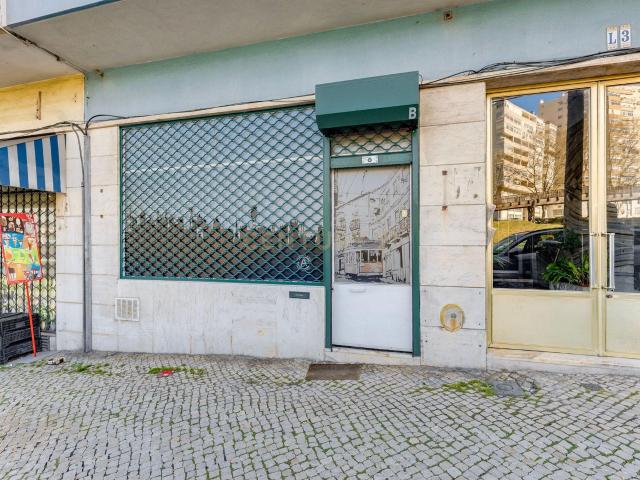 Loja no Lumiar, na Calçada de Carriche com 60 m2 num só piso