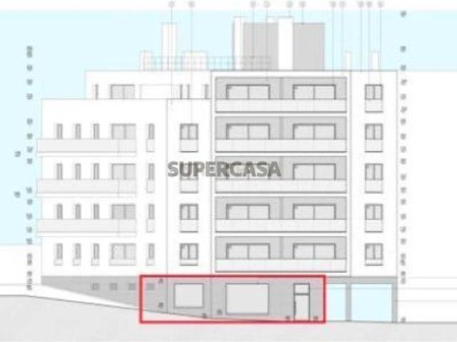 Loja no piso 0 de um edificio novo, com vista rio