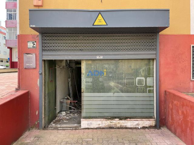 LOJA ou ARMAZÉM com área de 240m2 em AMORA