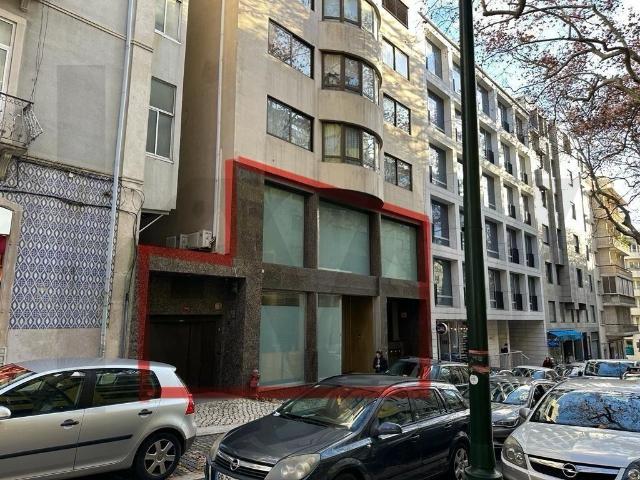 Loja ou Escritório 2 pisos montra de rua garagem varanda 455m2