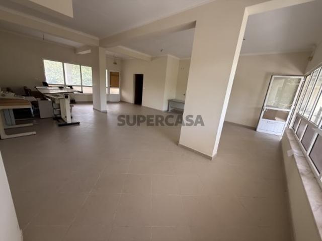 Loja à Venda 80 m² | Amadora |1 Box | Arrecadação