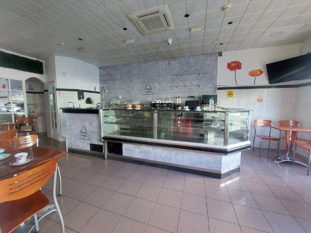 Loja à venda em Almada