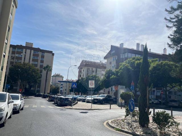 Loja à venda em Oeiras