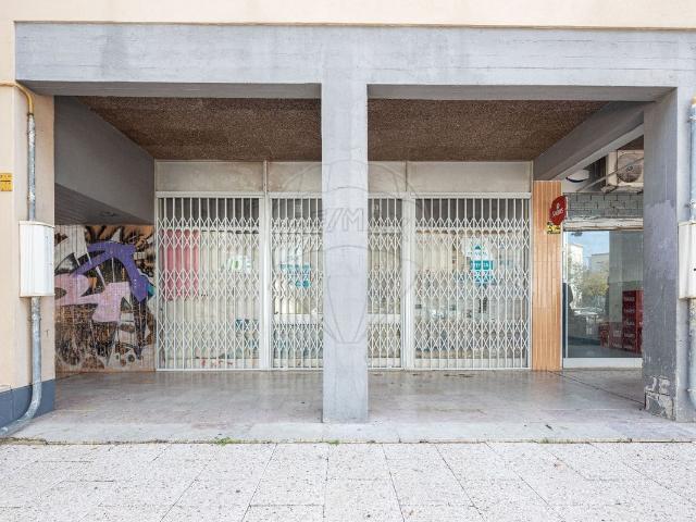 Loja à venda em Oeiras
