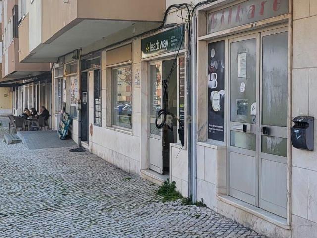Loja à venda em Venteira, Amadora 87.75m² por 150.000€