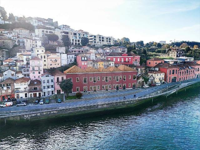 Loja à venda em Vila Nova de Gaia