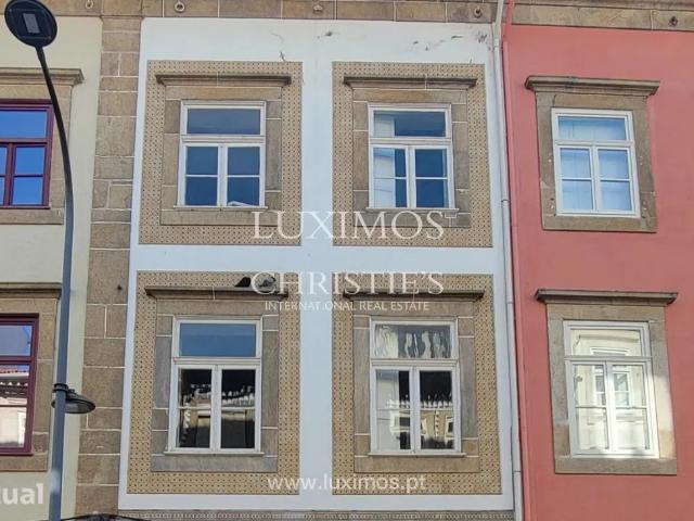 Loja à venda na Rua de Cedofeita, no centro do Porto