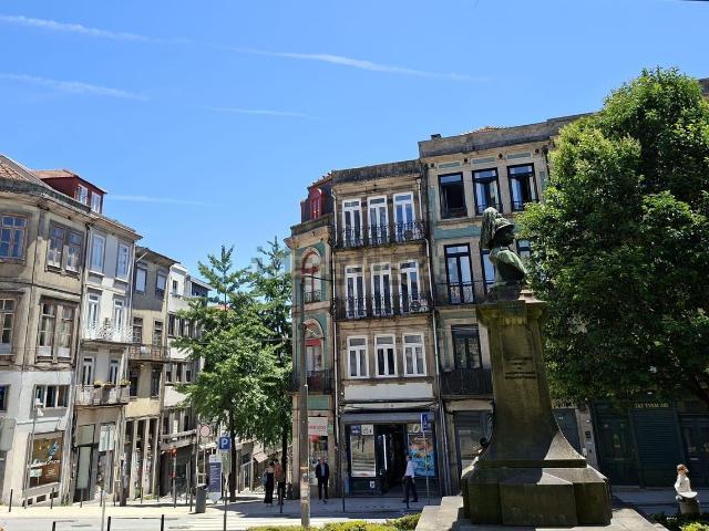 Loja, Aliados Clérigos Carlos Alberto, Cedofeita Santo Ildefonso Sé Miragaia São Nicolau Vitória