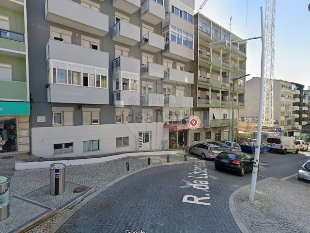 Loja, Almada Cova da Piedade Pragal Cacilhas