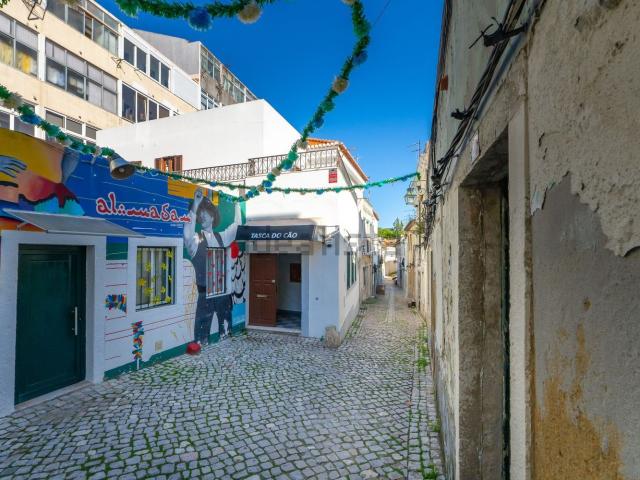 Loja, Almada Cova da Piedade Pragal Cacilhas