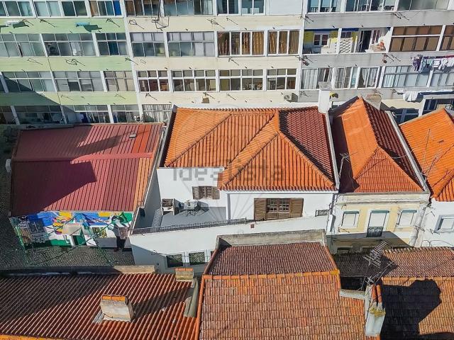 Loja, Almada Cova da Piedade Pragal Cacilhas