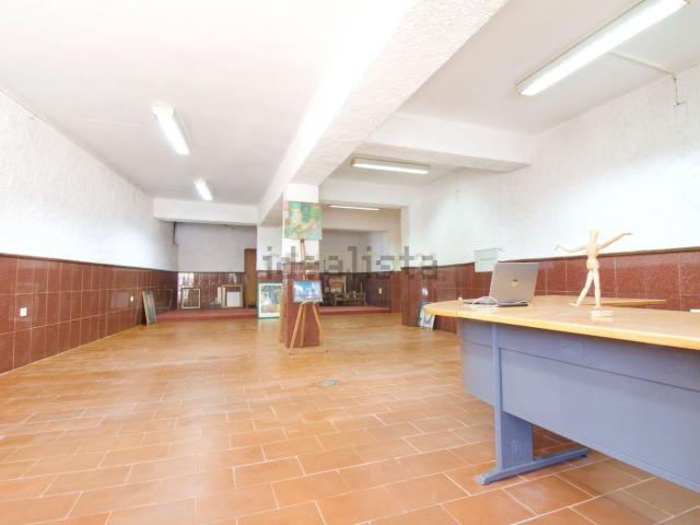 Loja, Almada Cova da Piedade Pragal Cacilhas
