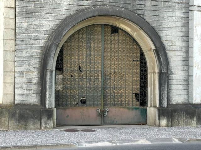 Loja, Almeirim