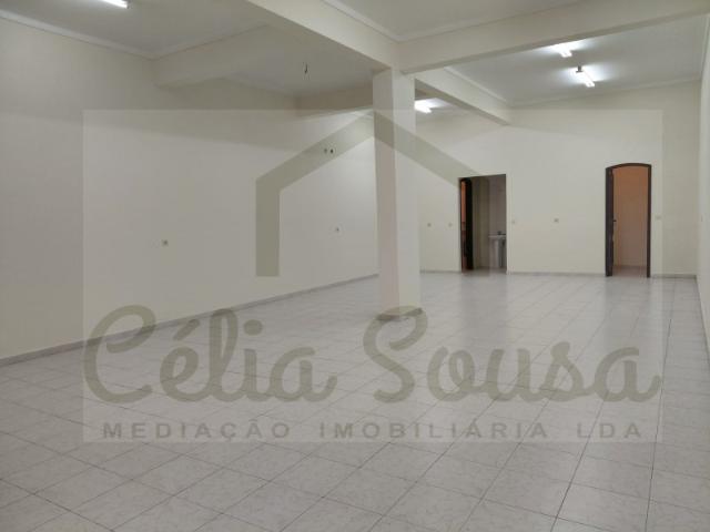 Loja ampla Casal do Cotão São Marcos Sintra