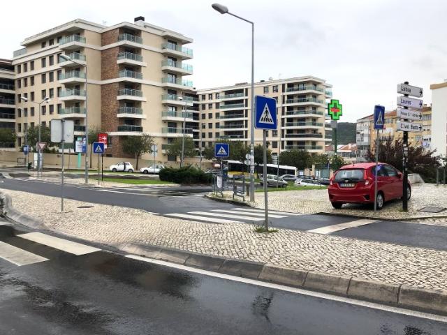 Loja ampla com 420m2 em Odivelas