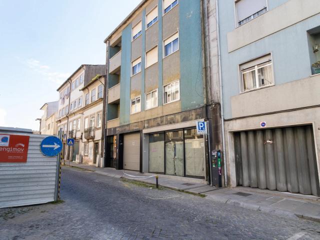 Loja Ampla com 715 m2 no Centro de Braga – Rua de Santo André