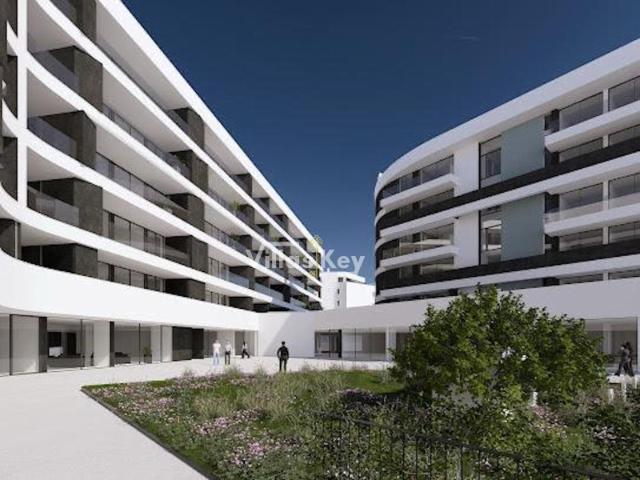 Loja ao lado da Marina em uma zona muito movimentada com montras amplas, Lagos, Algarve, Portugal