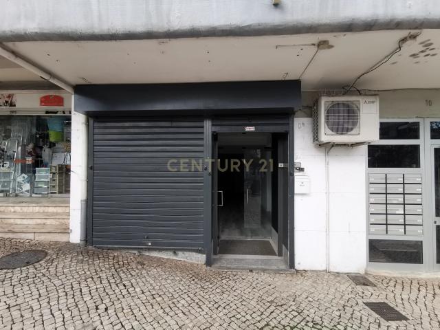 Loja Arrendamento 1500€ Comercio Serviços Excelente localização Almada Rua Gil Vicente