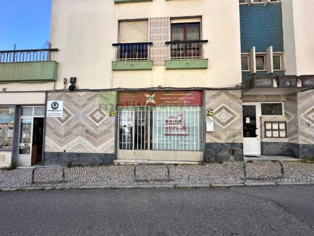 Loja Bem Localizada no Algueirão. Próxima da Estação de Comboios