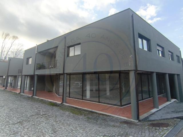 Loja bem localizada com 241 m2