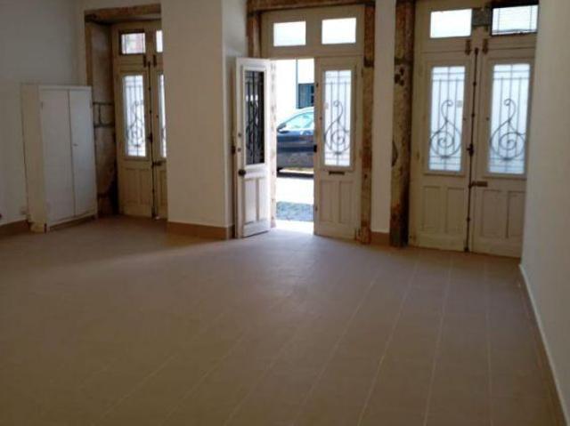 Loja C/ 100m2 e WC Privativo junto ao Metro Porto | 26034063133