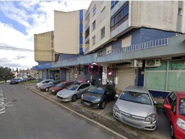 Loja c/ area bruta privativa: 83 m²Imóvel amplo c/ montra