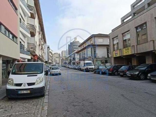 Loja, Centro de Gondomar, São Cosme Valbom Jovim