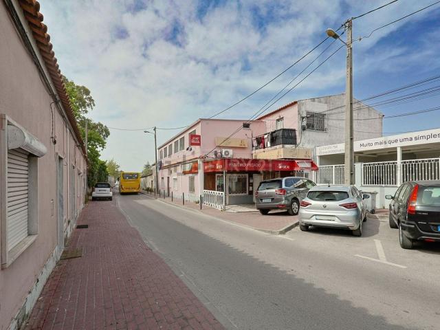 Loja, Charneca da Caparica e Sobreda