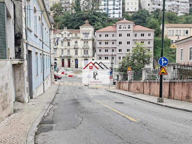 Loja com 550m2 de àrea, bem localizada | Coimbra