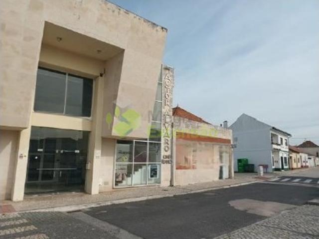 Loja com 551 m² em perto de Leiria. Imóvel bancário!