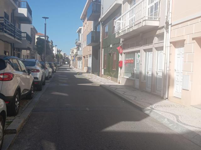 Loja com 66.5 m² na 2.ª linha de praia – Vila do Conde | Possibilidade de Conversão em Habitação