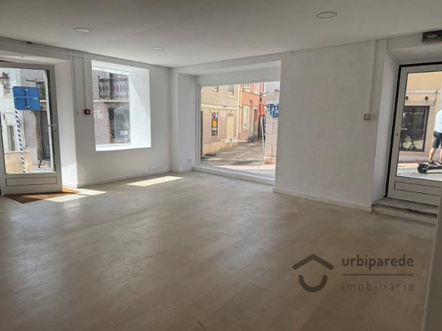 Loja Com 70m2, no centro da Vila de Oeiras