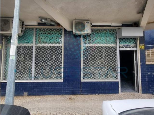 Loja com 83m2 em Loures
