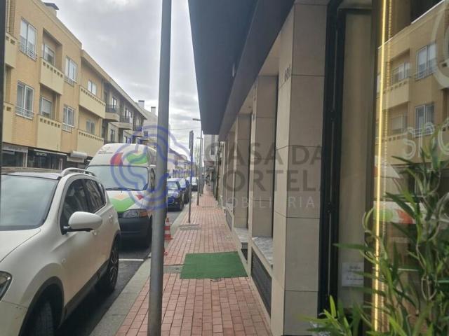 Loja com 82 m2 em Espinho na Rua 16, nº 616 Empreendimento Espinho Premium