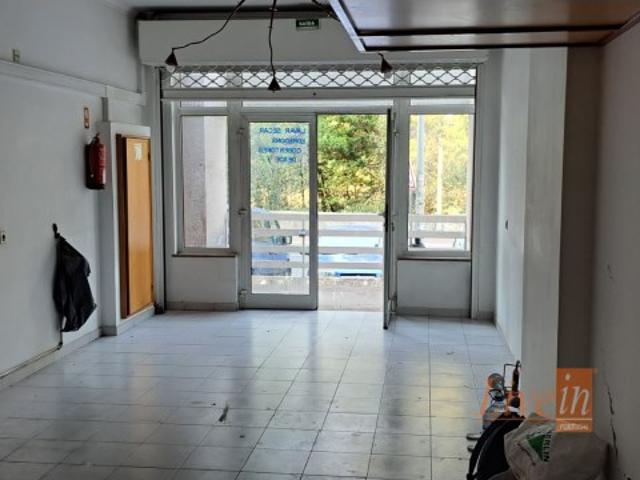 Loja com 98m2 em Queluz