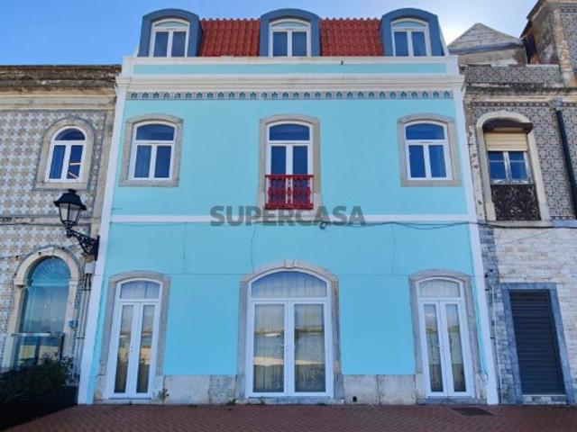 Loja com 137 m² de área bruta privativa Frente Baía do Seixal
