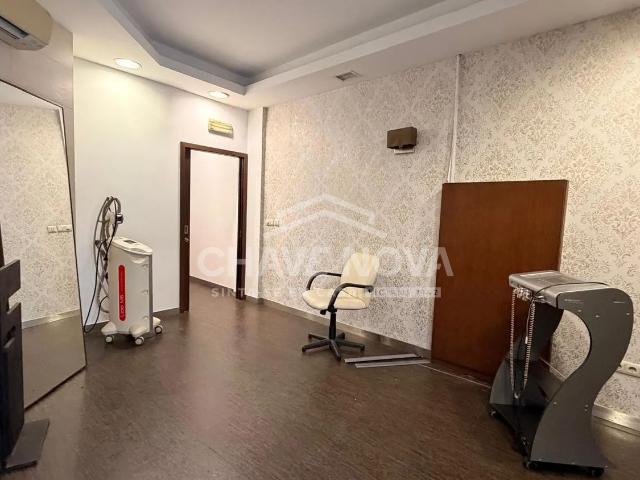 Loja com 150m2 em Costa Cabral perto do Metro Combatentes Porto