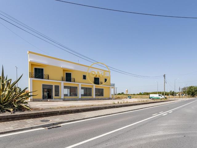 Loja com 166 m² | Terreno de 685m² | Excelente visibilidade e estacionamento | Foros de Salvaterra
