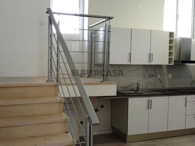 Loja com rentabilidade de 7,38% no Alto do Seixalinho | Wallis Real Estate