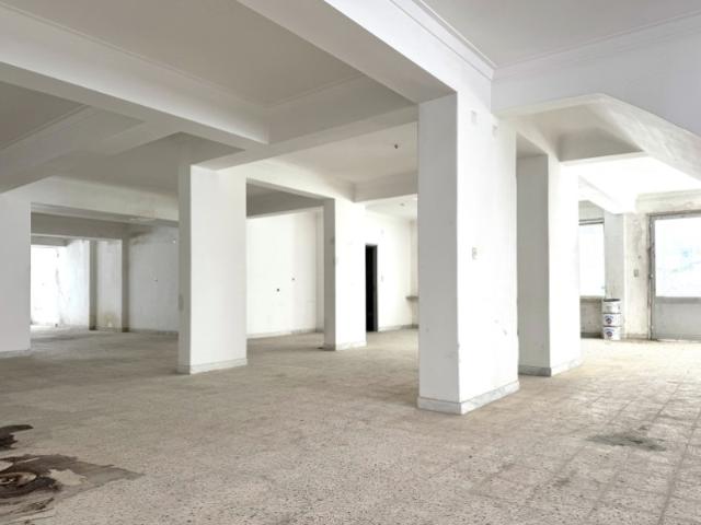 Loja com 210m2 Agualva, Sintra