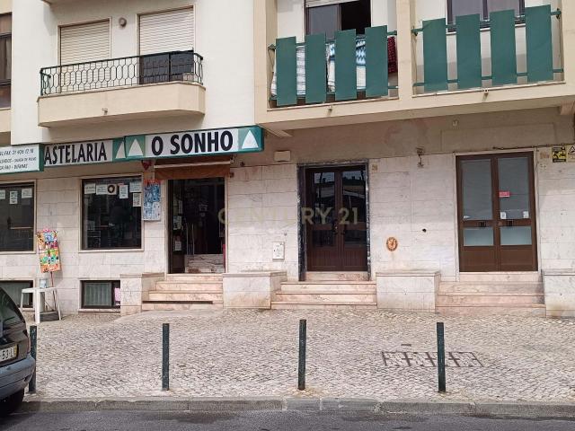 Loja com 2 Pisos no Cacém
