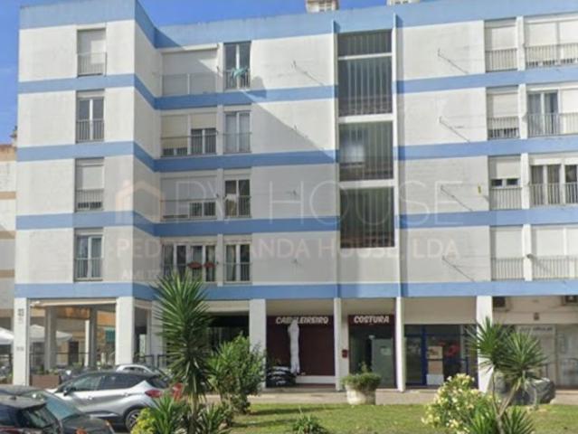 Loja com 30 m² em Massamá Excelente Localização