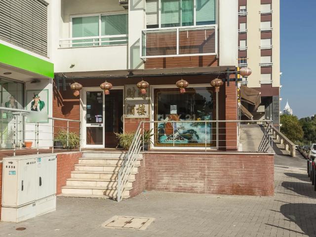 Loja com 360m2 e Extração de Fumos nos Olivais