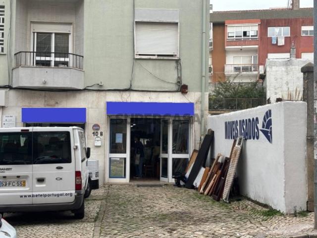 Loja com 370 m2 com rentabilidade de 3,33% na Amadora | Wallis Real Estate