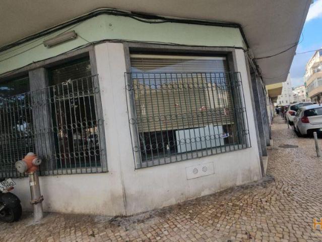 LOJA COM 3 MONTRAS NO CENTRO DE QUELUZ QUALQUER RAMO | 26074086806