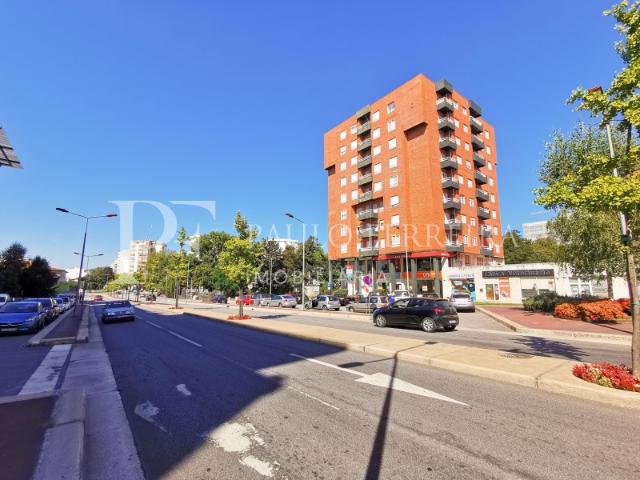 Loja com 3 pisos no centro de Famalicão