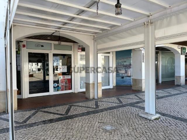 Loja com Vista Mar no Centro da Ericeira Investimento com Rendimento