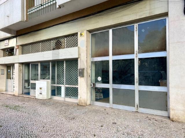 Loja com aproximadamente 590 m² em Arroios