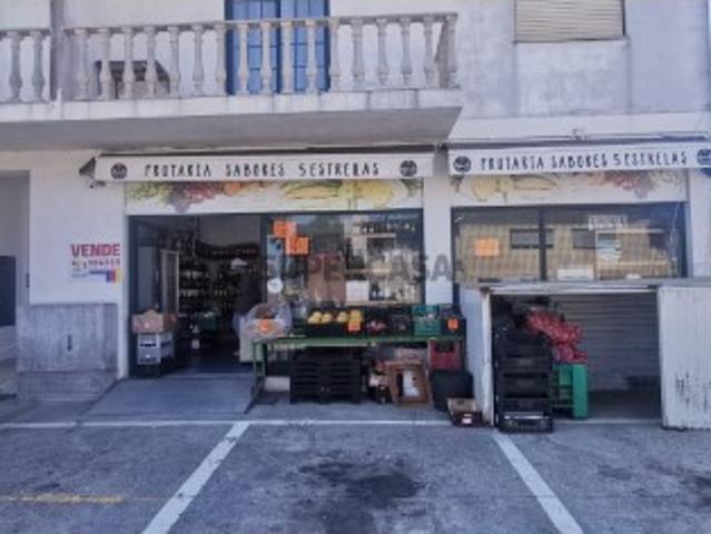 Loja com boas áreas e excelente localização